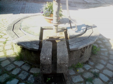 Brunnen alt