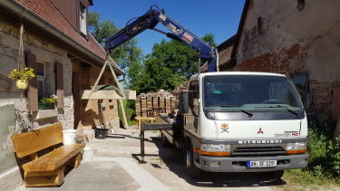 Kran im Einsatz, Türgewände einbauen Kran im Einsatz, Türgewände einbauen